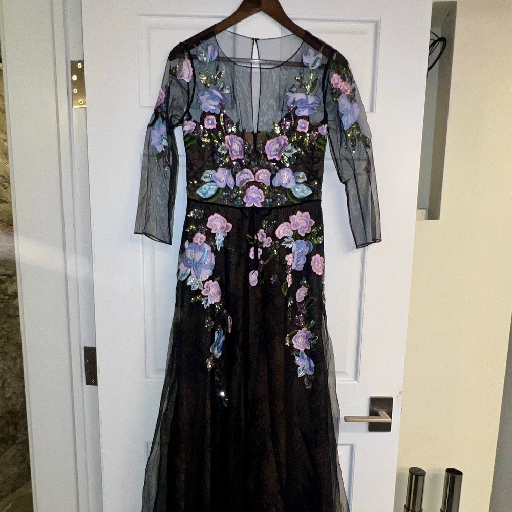 NEW Marchesa Notte Embroidered Lace Gown Size 8